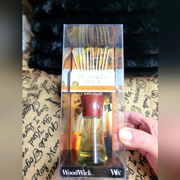 🛒🛍️💥NWT wood wic pumpkin spice Reed diffuser fragrance without the fla - Picture 1 of 9